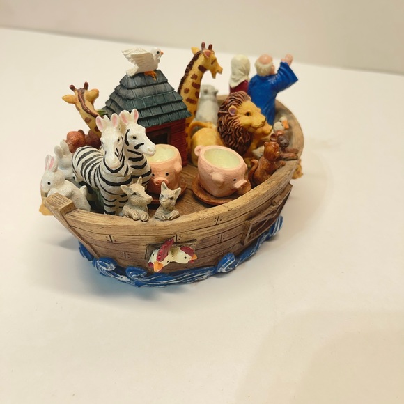 Noah’s Ark Resin figurine - Picture 2 of 8